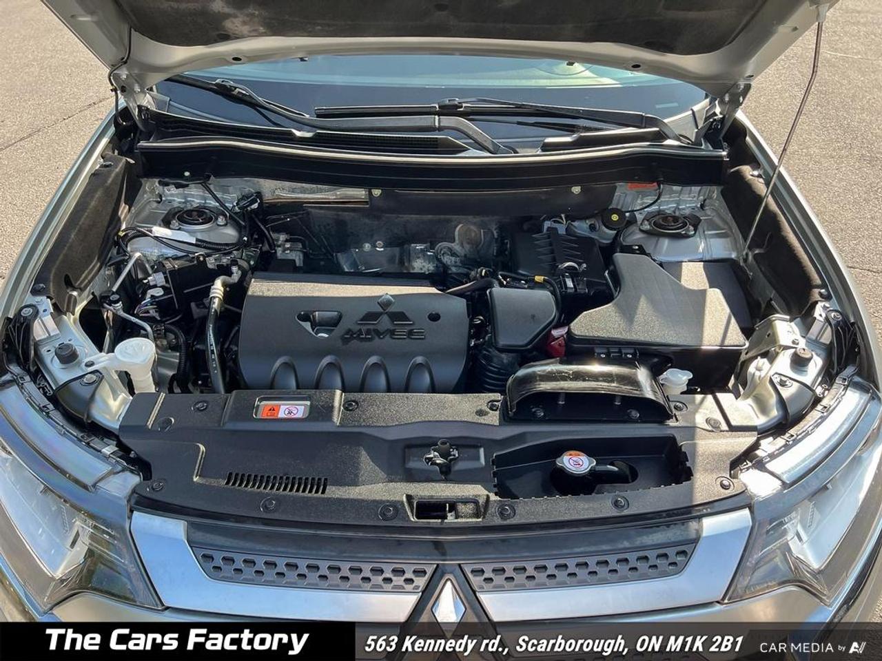 2020 Mitsubishi Outlander ES AWC 7-Passenger Apple Carplay/Camera! Photo