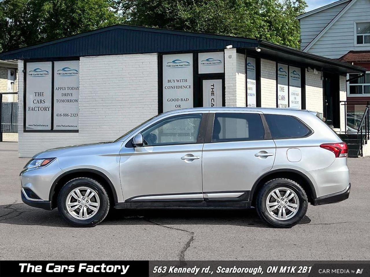 2020 Mitsubishi Outlander ES AWC 7-Passenger Apple Carplay/Camera! Photo2