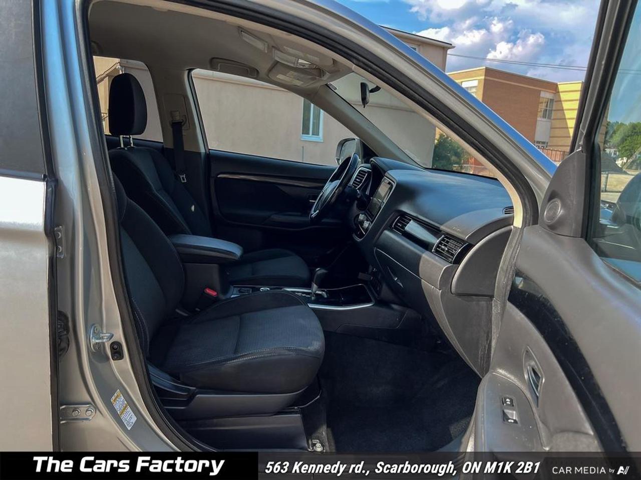2020 Mitsubishi Outlander ES AWC 7-Passenger Apple Carplay/Camera! Photo