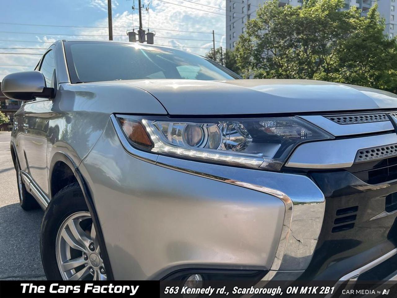 2020 Mitsubishi Outlander ES AWC 7-Passenger Apple Carplay/Camera! Photo