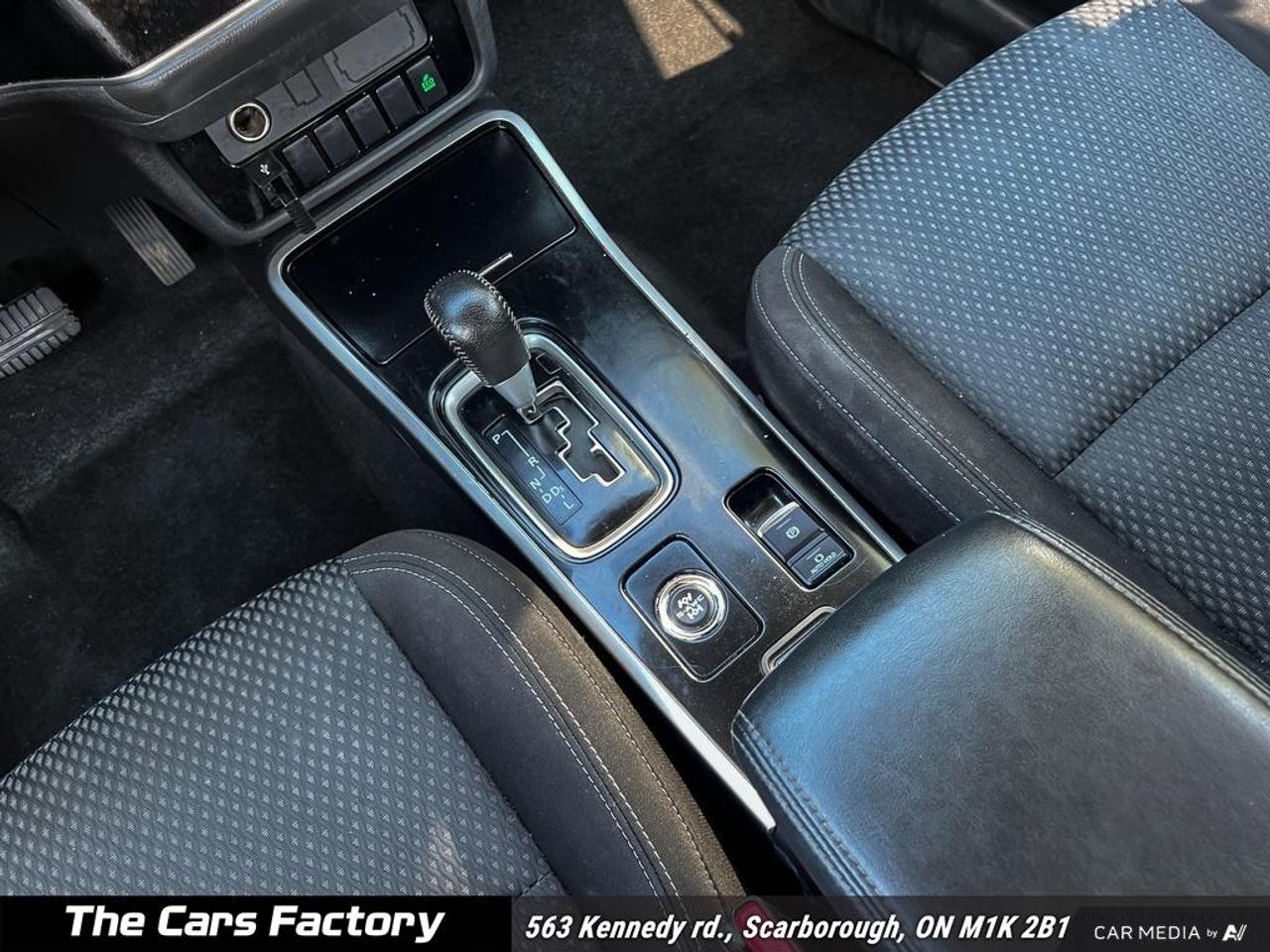 2020 Mitsubishi Outlander ES AWC 7-Passenger Apple Carplay/Camera! Photo