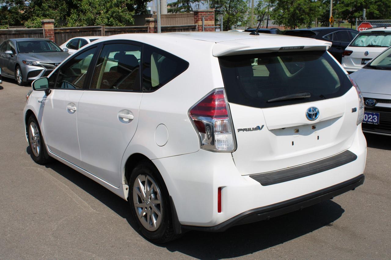 2017 Toyota Prius V Three - Photo #15