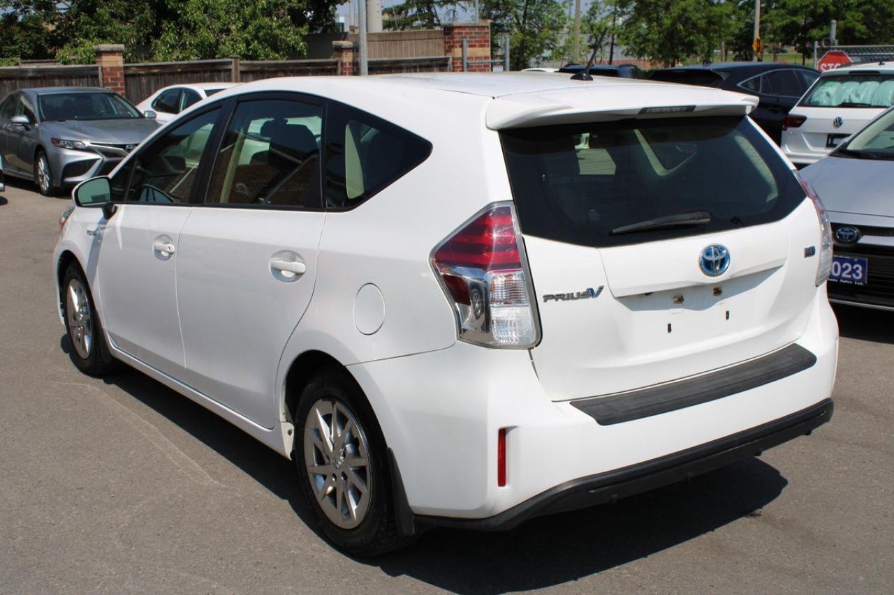 2017 Toyota Prius V Three - Photo #12