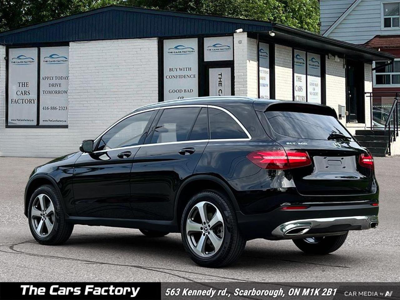 2017 Mercedes-Benz GLC-Class GLC 300 4MATIC 1-Owner No Accident! - Photo #4