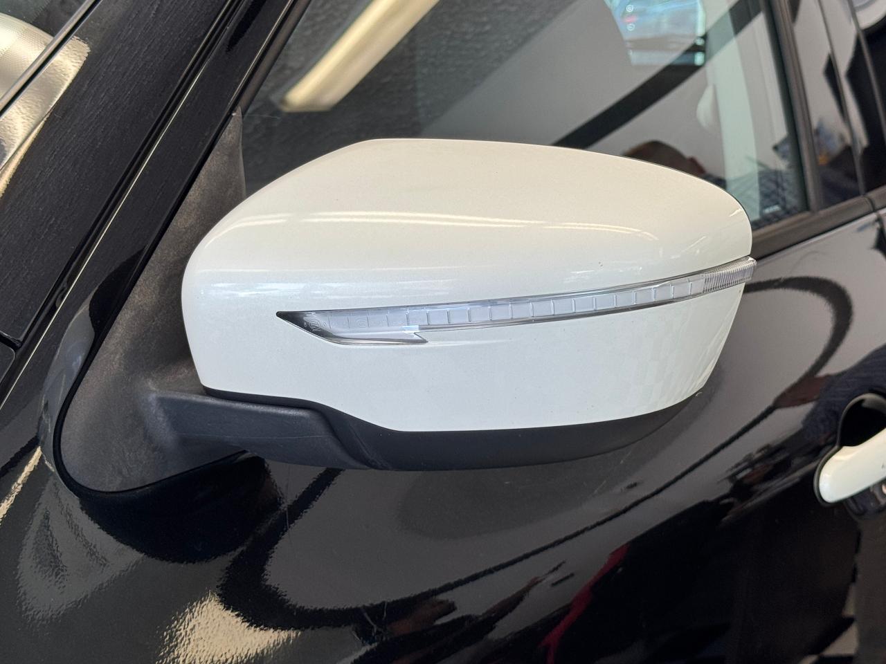 2017 Nissan Juke SV Black Pearl Edition AWD+Camera+CLEAN CARFAX Photo