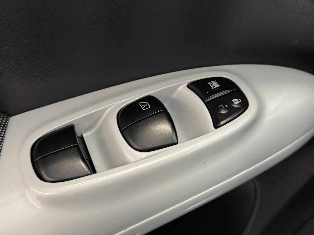 2017 Nissan Juke SV Black Pearl Edition AWD+Camera+CLEAN CARFAX Photo