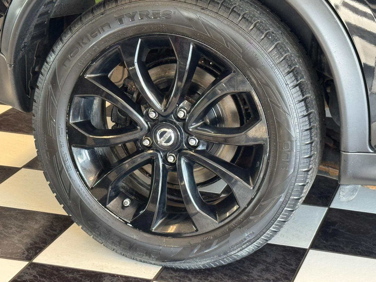 2017 Nissan Juke SV Black Pearl Edition AWD+Camera+CLEAN CARFAX Photo