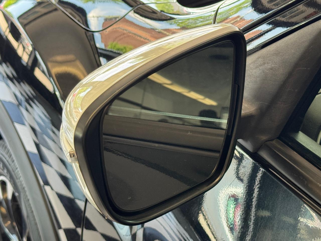 2017 Nissan Juke SV Black Pearl Edition AWD+Camera+CLEAN CARFAX Photo