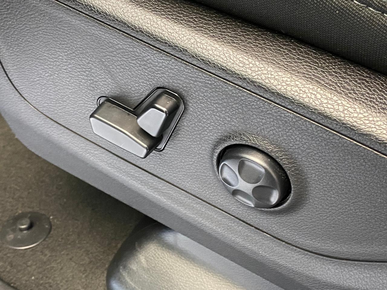 2020 RAM 1500 Big Horn 4x4 Quad Cab 6'4" Box+CLEAN CARFAX Photo