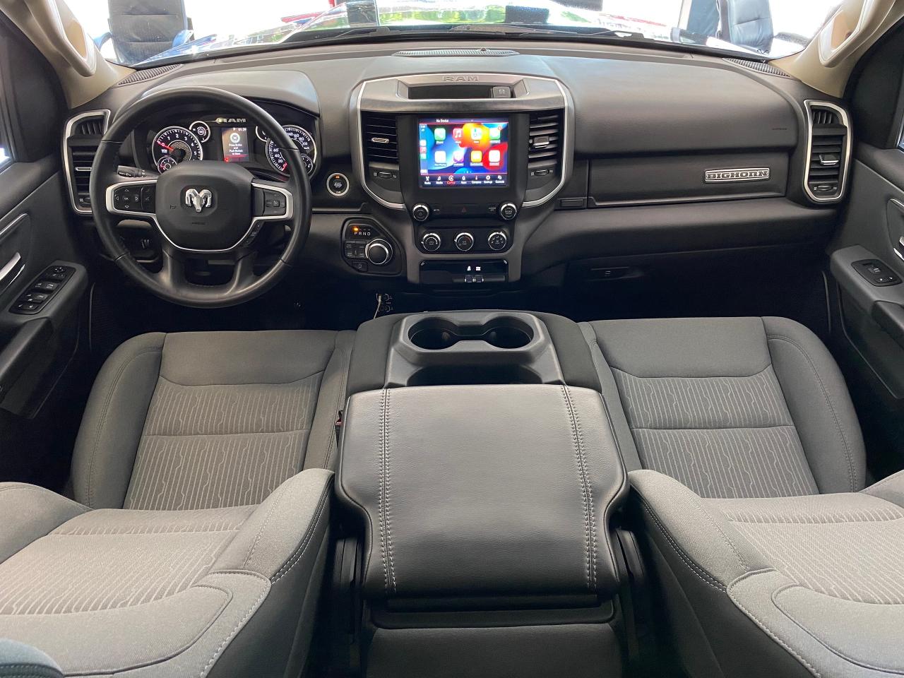 2020 RAM 1500 Big Horn 4x4 Quad Cab 6'4" Box+CLEAN CARFAX Photo1