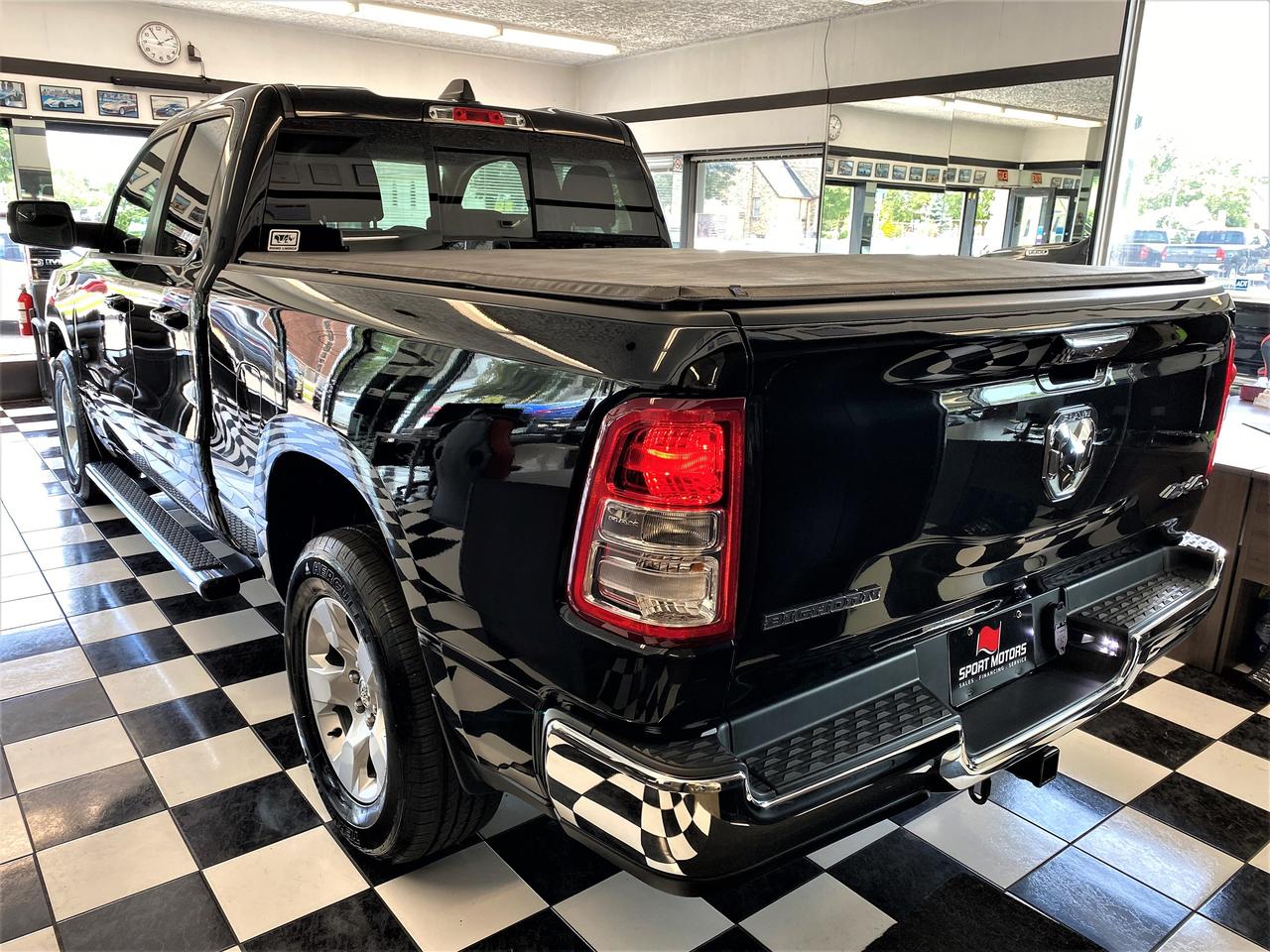 2020 RAM 1500 Big Horn 4x4 Quad Cab 6'4" Box+CLEAN CARFAX Photo4