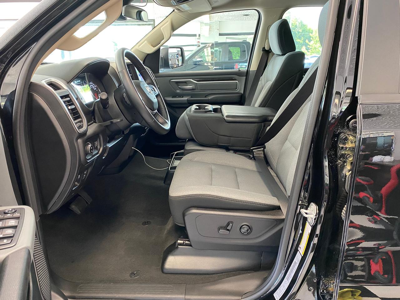 2020 RAM 1500 Big Horn 4x4 Quad Cab 6'4" Box+CLEAN CARFAX Photo
