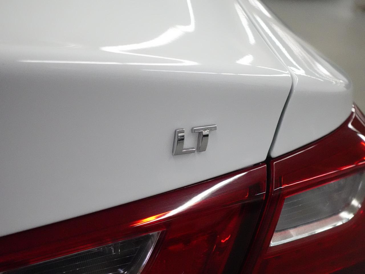 2023 Chevrolet Malibu LT | Pano roof | LaneDep | Heated Seats | CarPlay