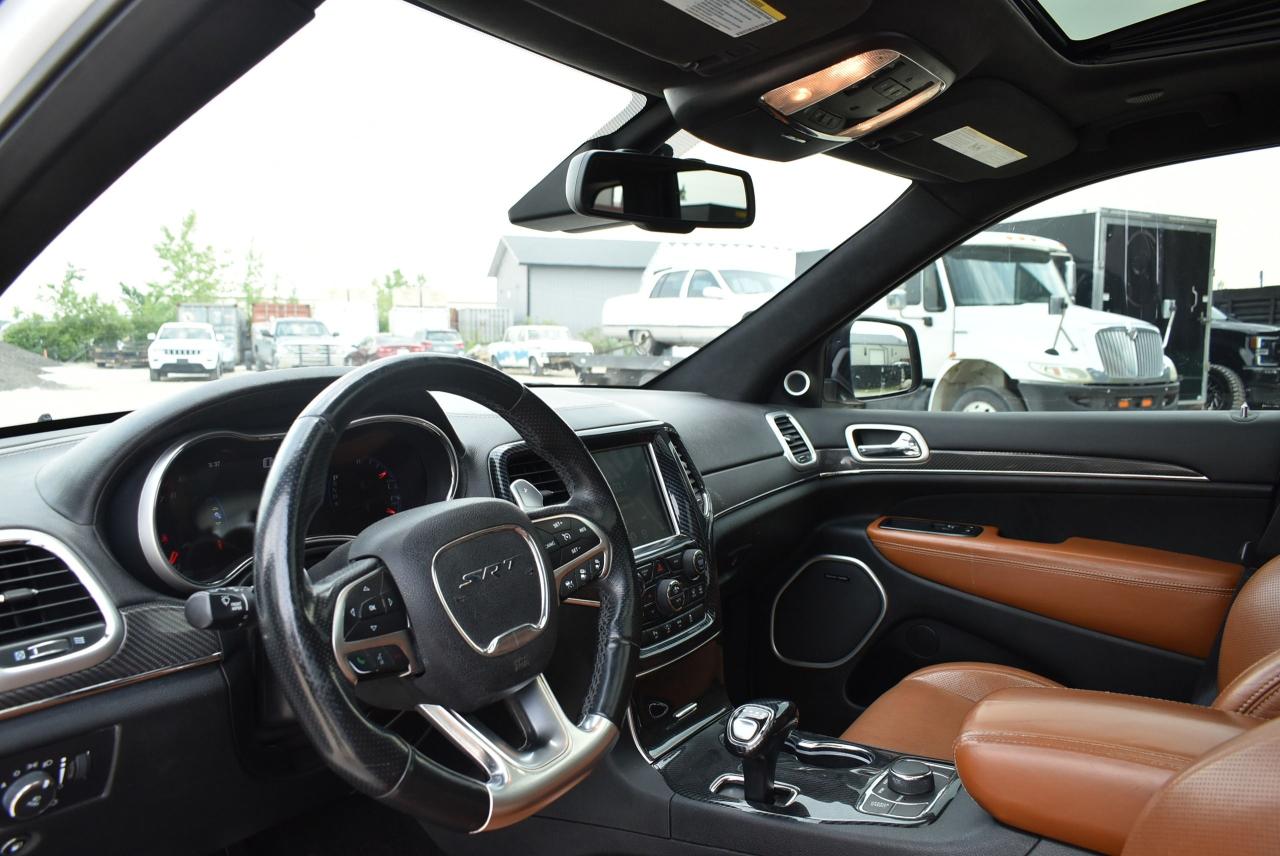 2015 Jeep Grand Cherokee SRT 6.4L HEMI - Photo #24