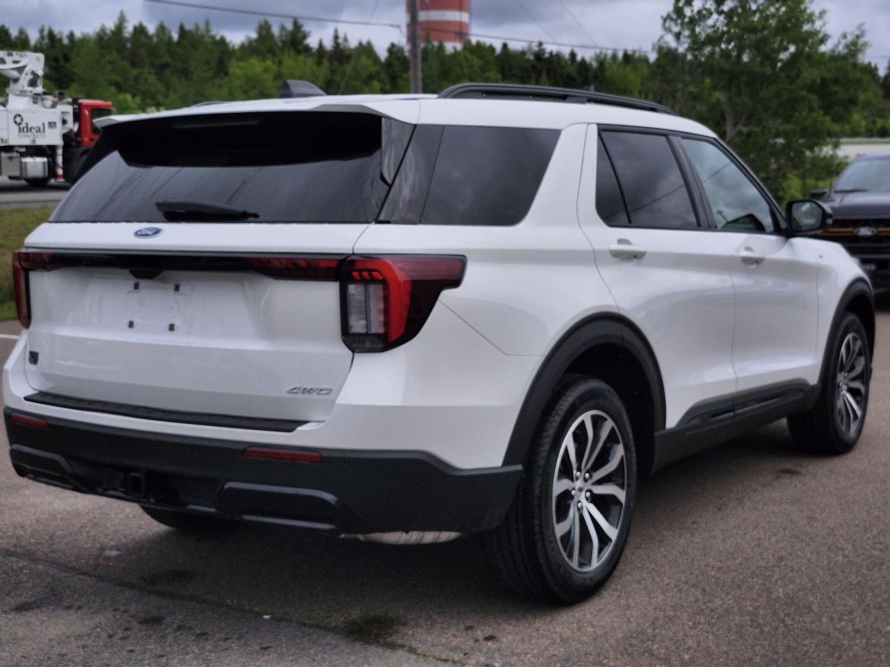2025 Ford Explorer ST-LINE 4WD Photo4