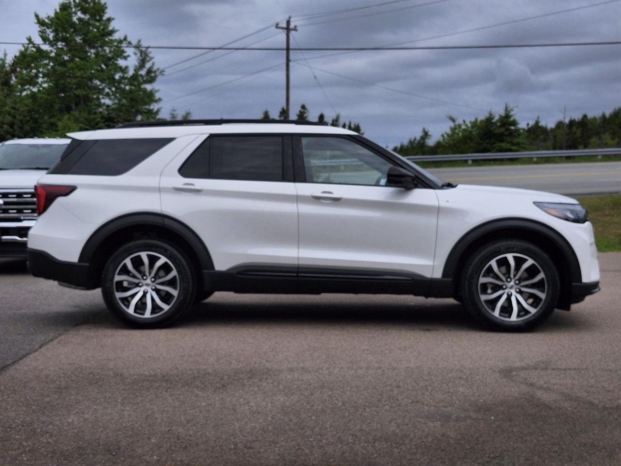 2025 Ford Explorer ST-LINE 4WD Photo3