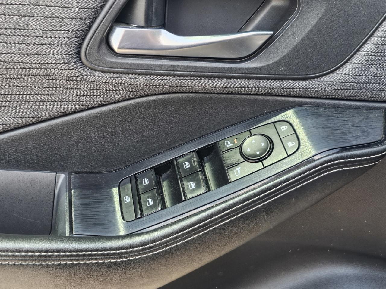 2021 Nissan Rogue SV FWD, Fuel-efficient 4 cyl. Engine - Photo #10