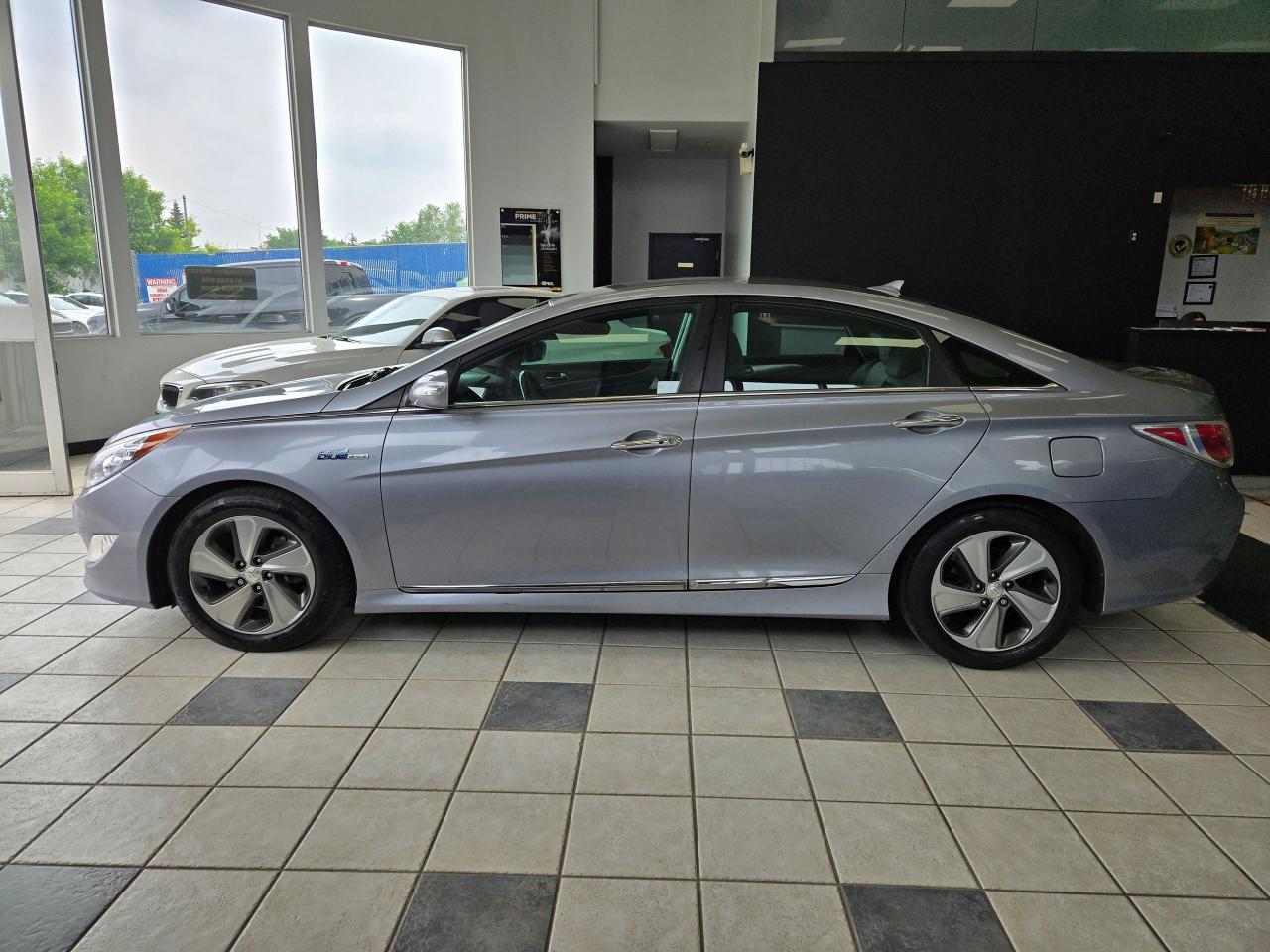 2014 Hyundai Sonata Hybrid 4dr Sdn | ALL CREDIT ACCEPTED!! - Photo #4
