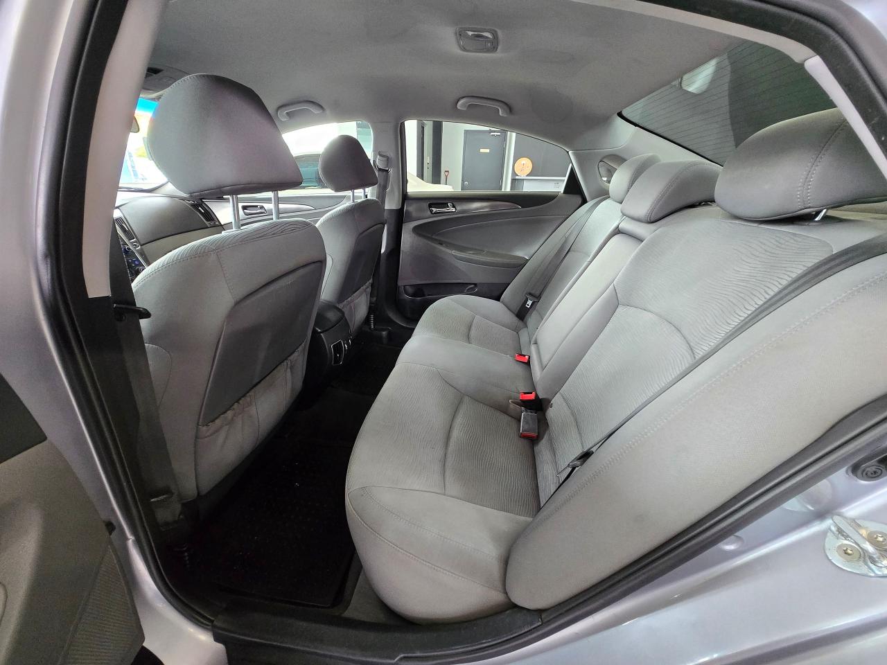 2014 Hyundai Sonata Hybrid 4dr Sdn | ALL CREDIT ACCEPTED!! - Photo #16