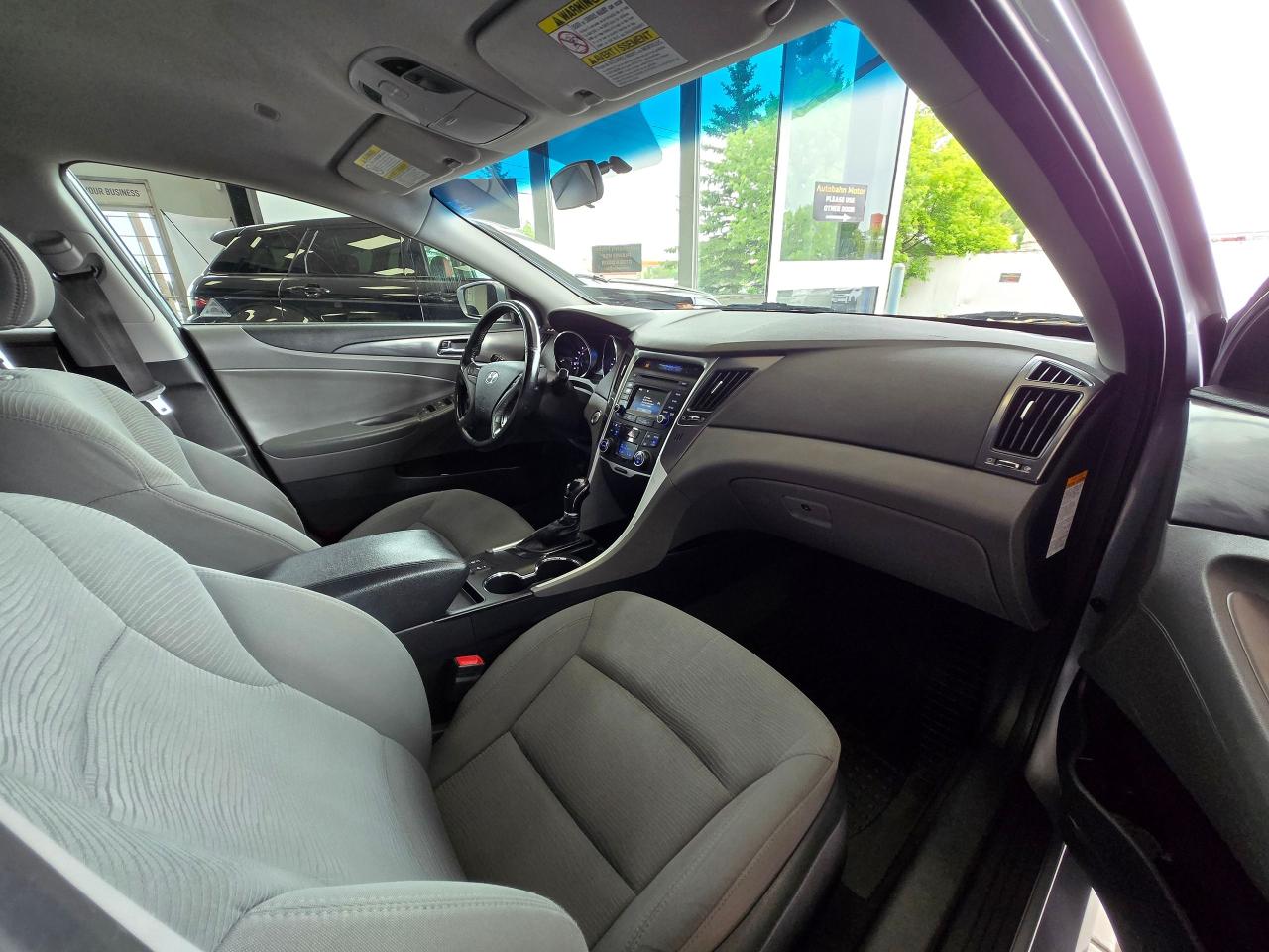 2014 Hyundai Sonata Hybrid 4dr Sdn | ALL CREDIT ACCEPTED!! - Photo #17