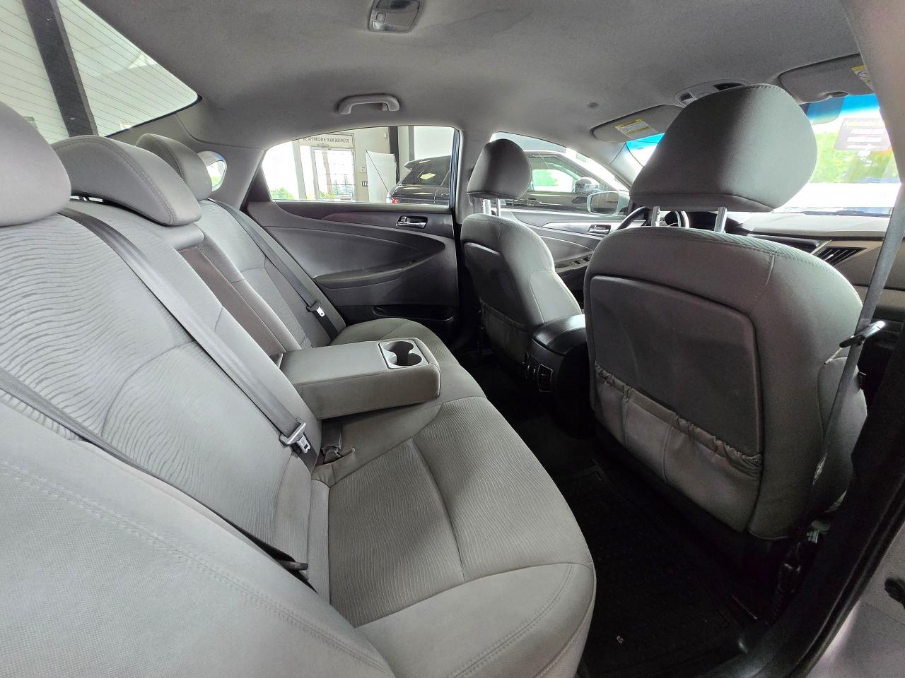 2014 Hyundai Sonata Hybrid 4dr Sdn | ALL CREDIT ACCEPTED!! - Photo #18
