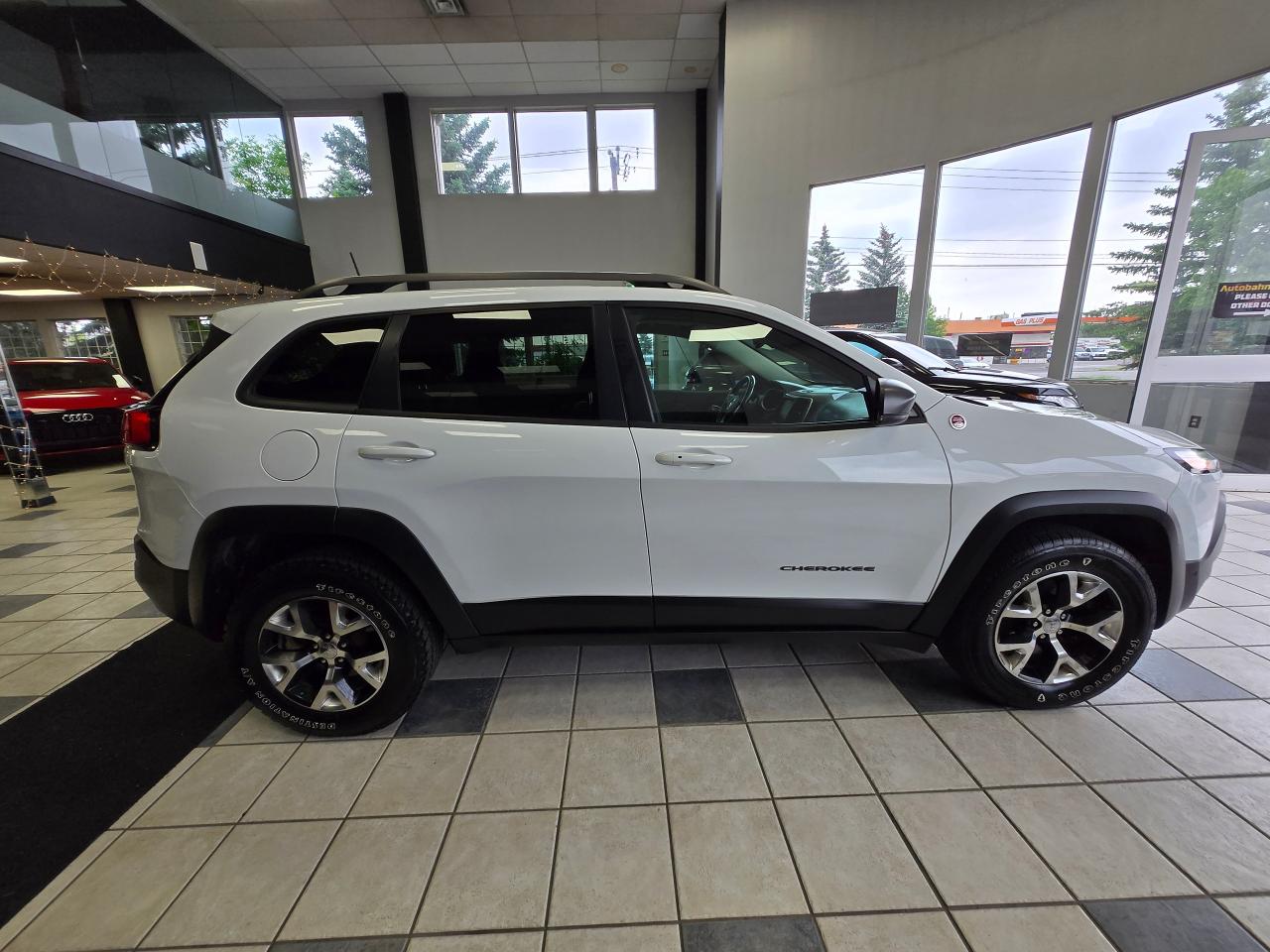 2016 Jeep Cherokee 4WD 4dr Trailhawk | ALL CREDIT ACCEPTED!! - Photo #8