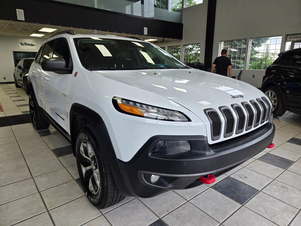 Used 2016 Jeep Cherokee 4WD 4dr Trailhawk | ALL CREDIT ACCEPTED!! for sale in Calgary, AB