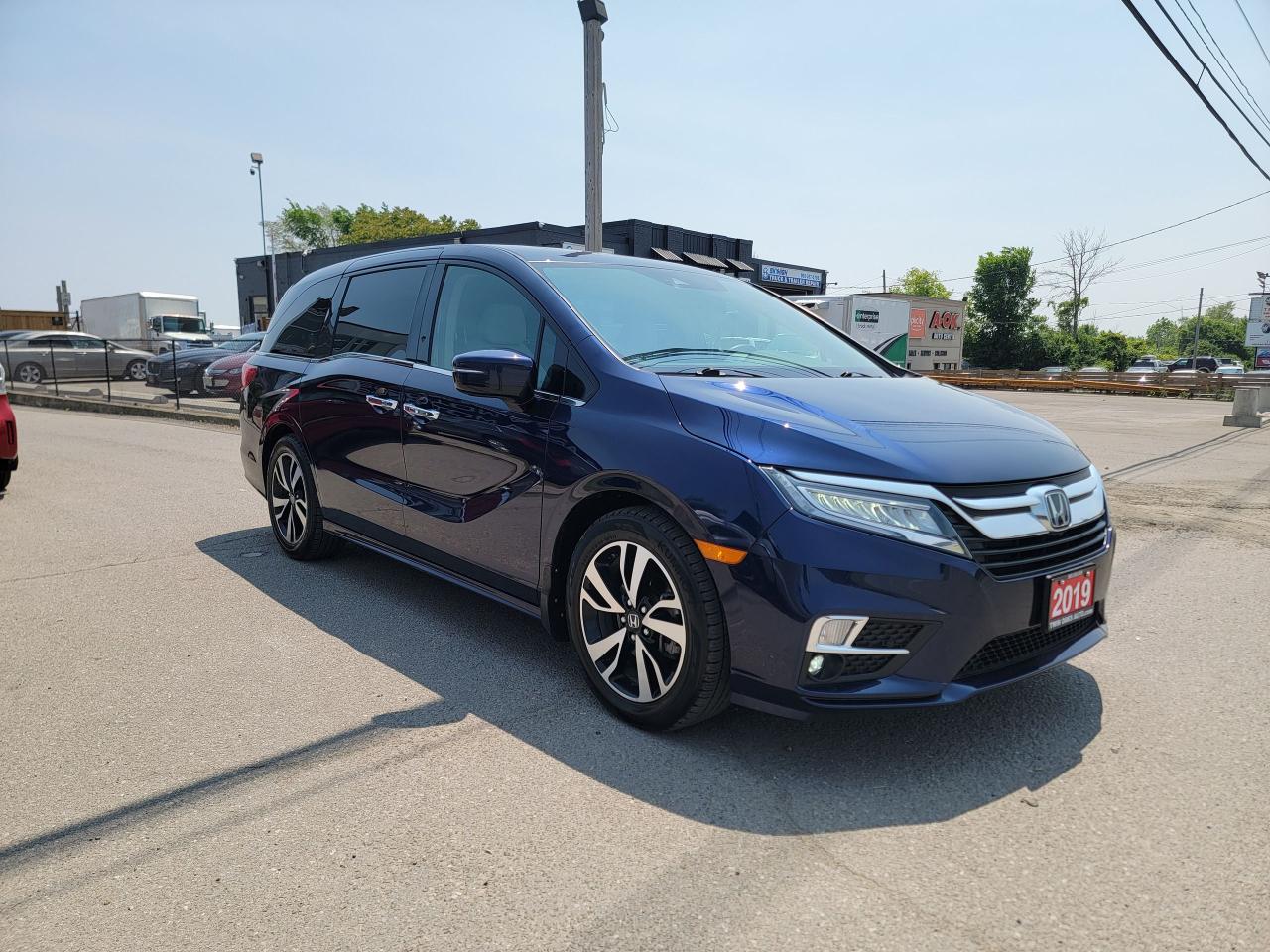 2019 Honda Odyssey Touring Photo2