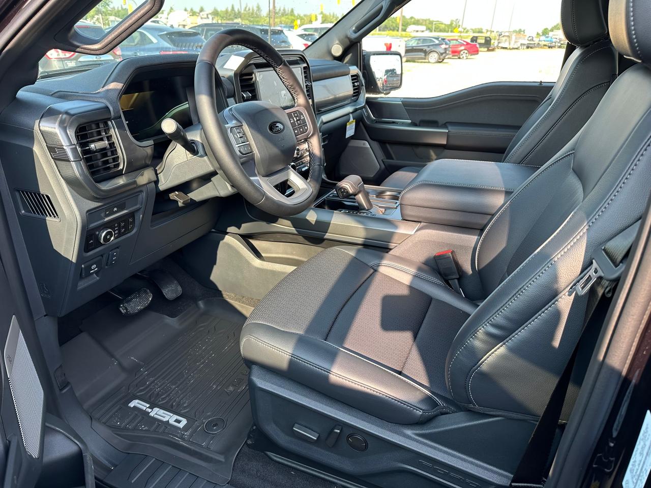 2025 Ford F-150 LARIAT 4WD SuperCrew 5.5' Box 501A Photo4
