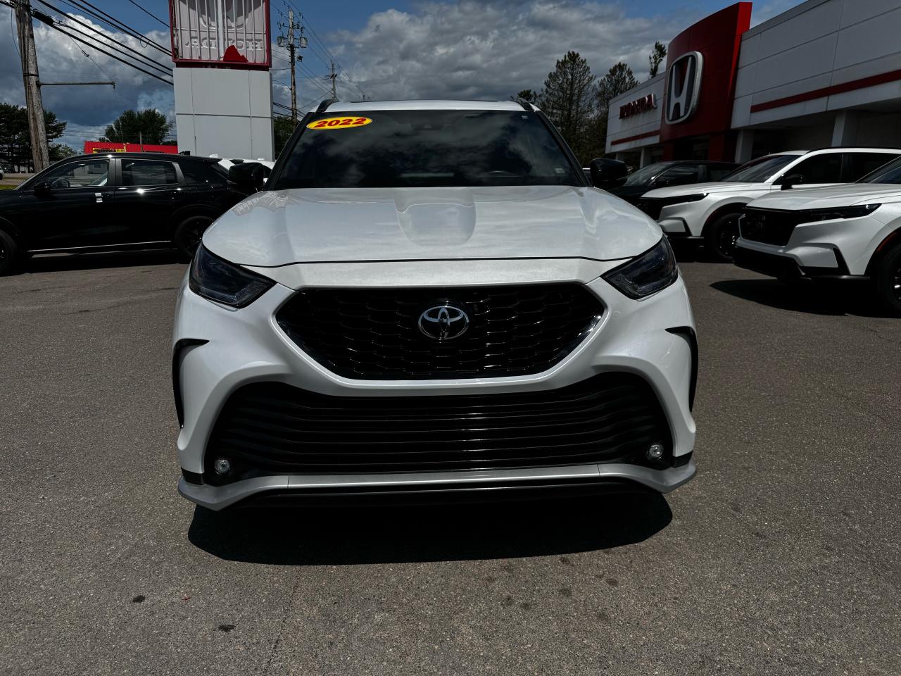 2022 Toyota Highlander XSE Photo2