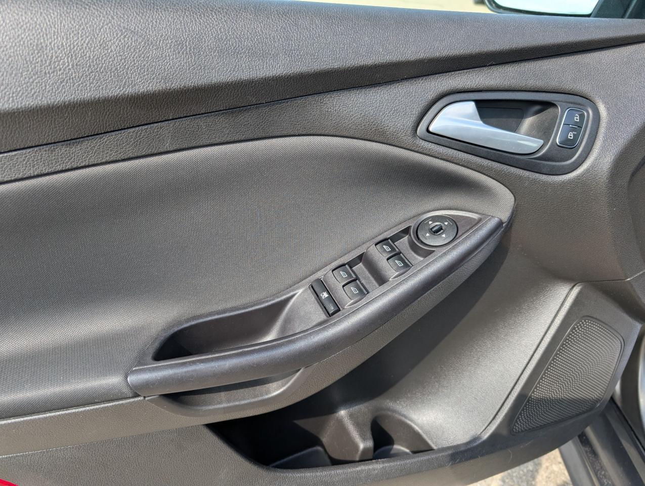 2015 Ford Focus SE Photo5