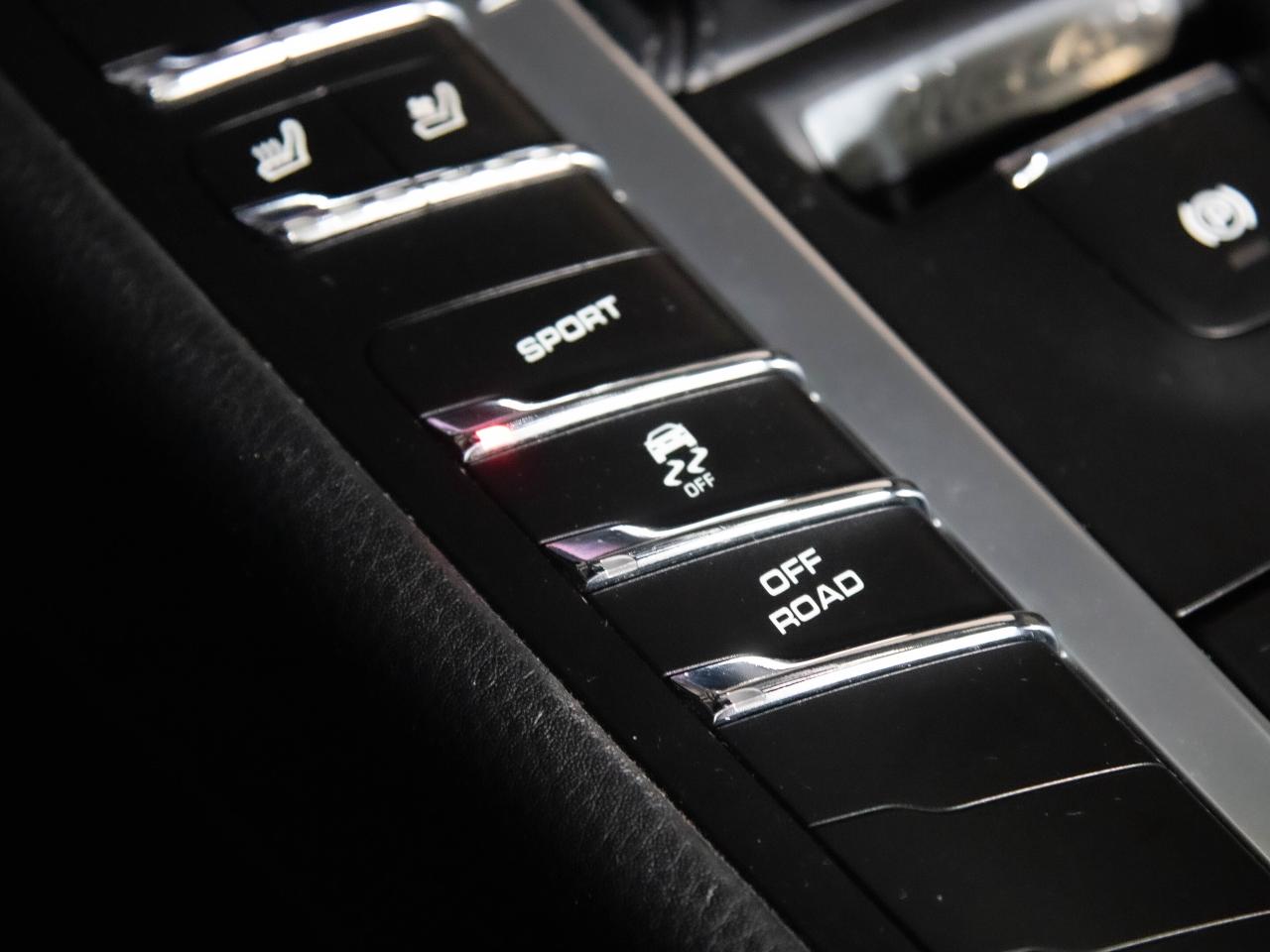 2021 Porsche Macan PREMIUM PLUS PKG | BOSE | PANO Photo