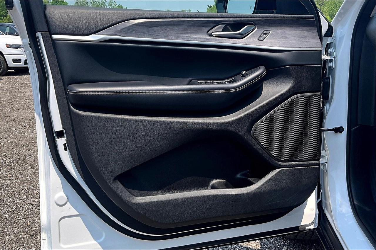 2023 Jeep Grand Cherokee Limited | Heated Seats | Remote Start | 4x4 Photo