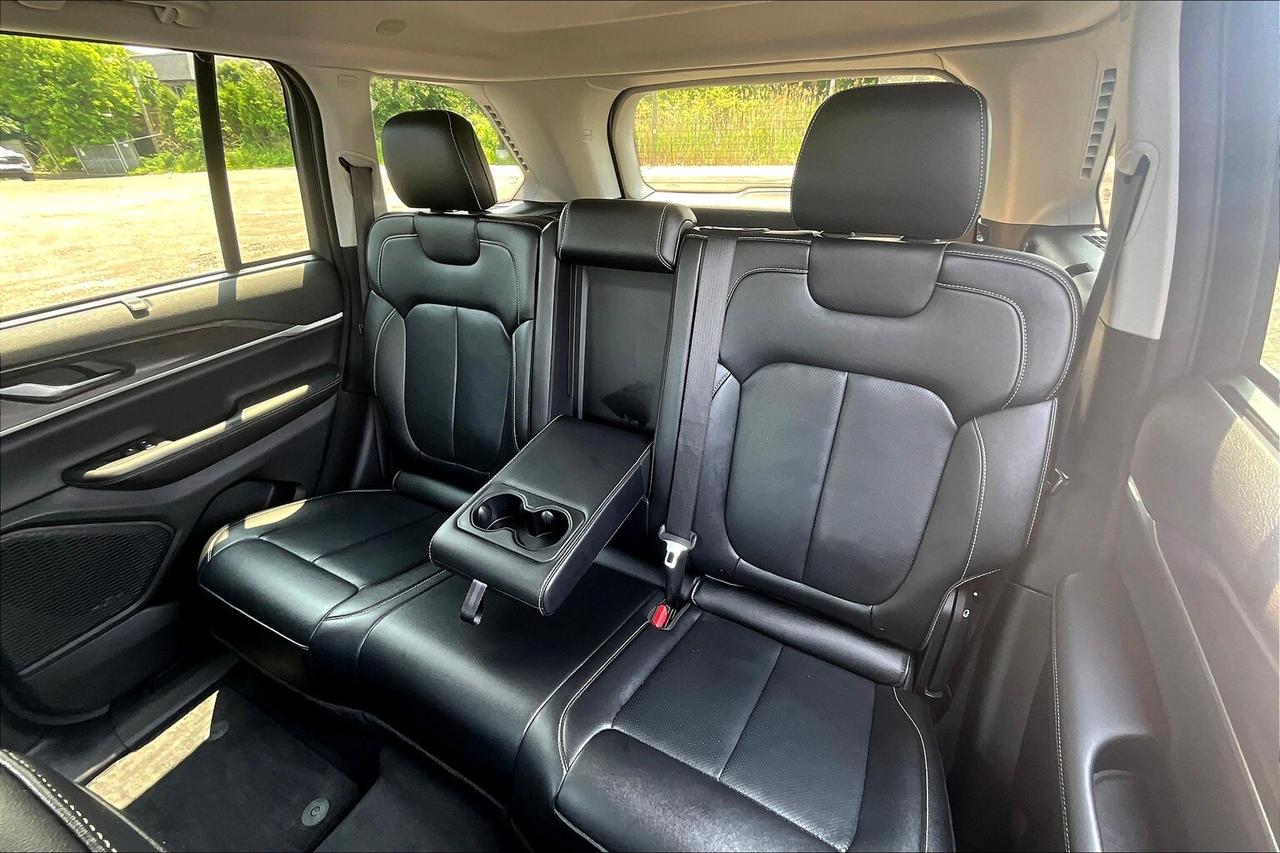 2023 Jeep Grand Cherokee Limited | Heated Seats | Remote Start | 4x4 Photo