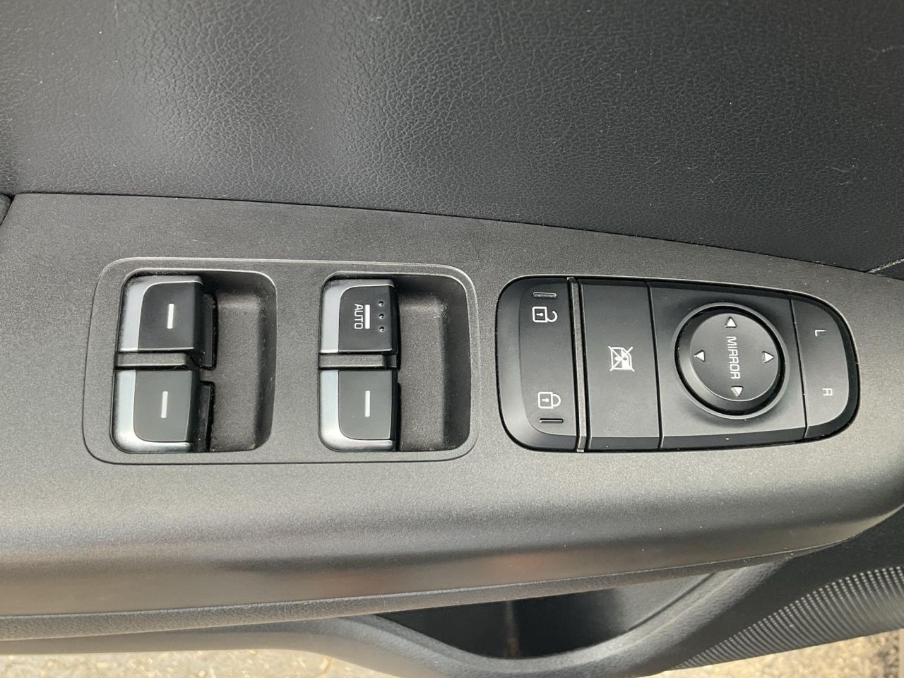 12637686