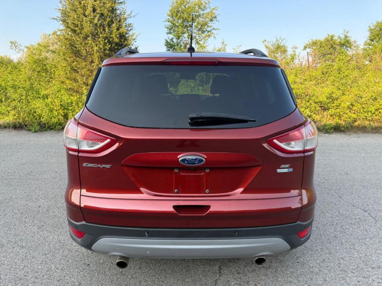 2016 Ford Escape SE | ONE OWNER | CLEAN CARFAX | LEATHER | NAVI | BACKUP CAM | POWER TAILGATE | HEATED SEATS | - Photo #5