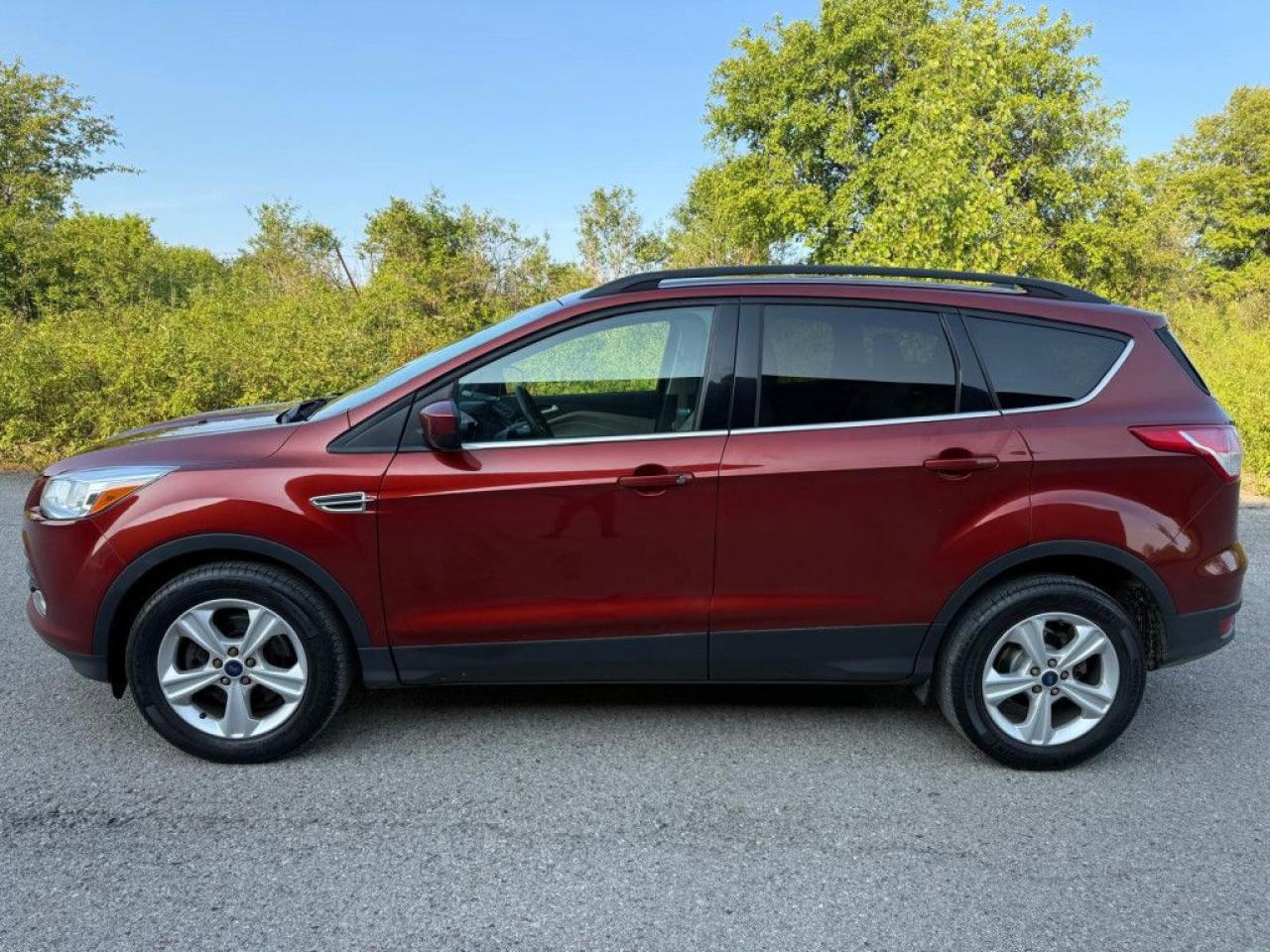 2016 Ford Escape SE | ONE OWNER | CLEAN CARFAX | LEATHER | NAVI | BACKUP CAM | POWER TAILGATE | HEATED SEATS | - Photo #3
