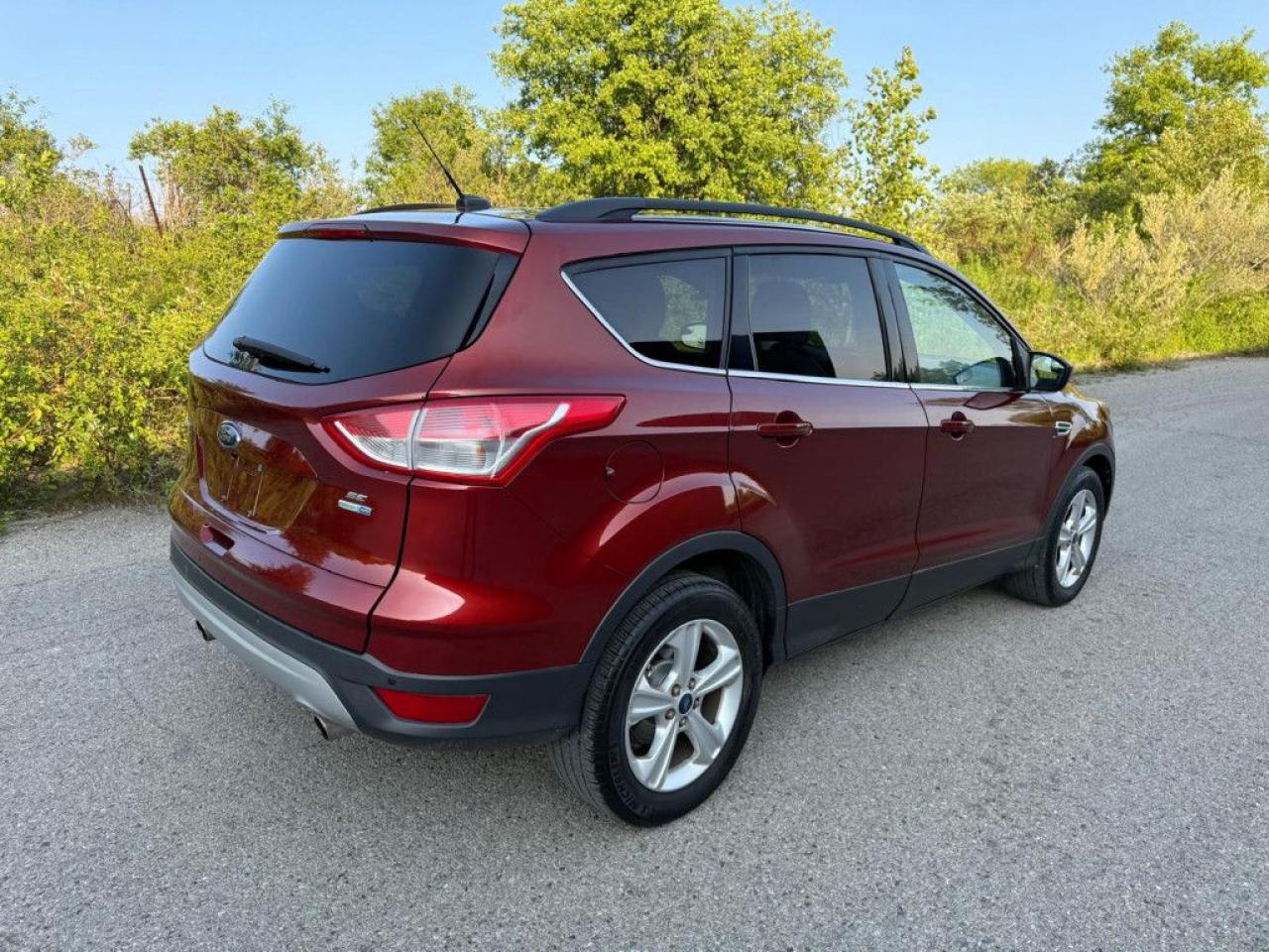 2016 Ford Escape SE | ONE OWNER | CLEAN CARFAX | LEATHER | NAVI | BACKUP CAM | POWER TAILGATE | HEATED SEATS | - Photo #6