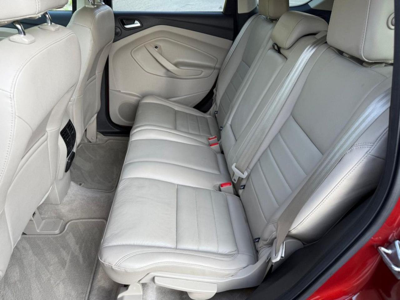 2016 Ford Escape SE | ONE OWNER | CLEAN CARFAX | LEATHER | NAVI | BACKUP CAM | POWER TAILGATE | HEATED SEATS | - Photo #17