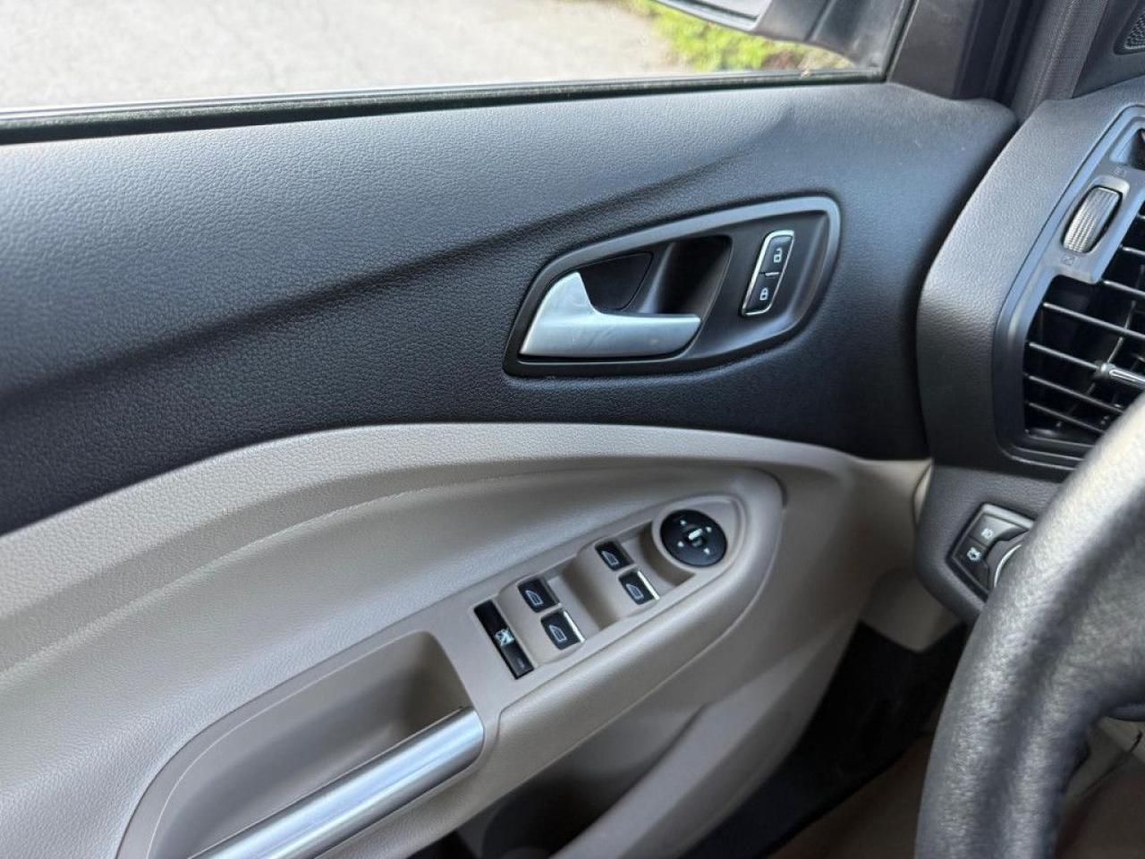 2016 Ford Escape SE | ONE OWNER | CLEAN CARFAX | LEATHER | NAVI | BACKUP CAM | POWER TAILGATE | HEATED SEATS | - Photo #31