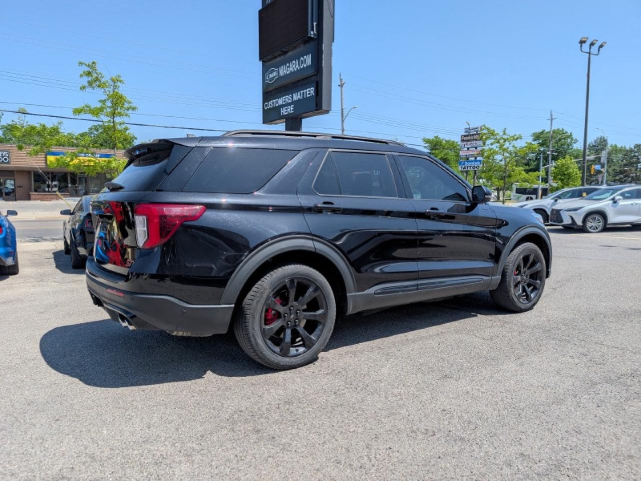2021 Ford Explorer ST  **ST STREET PACK - PREM TECH PKG** Photo4