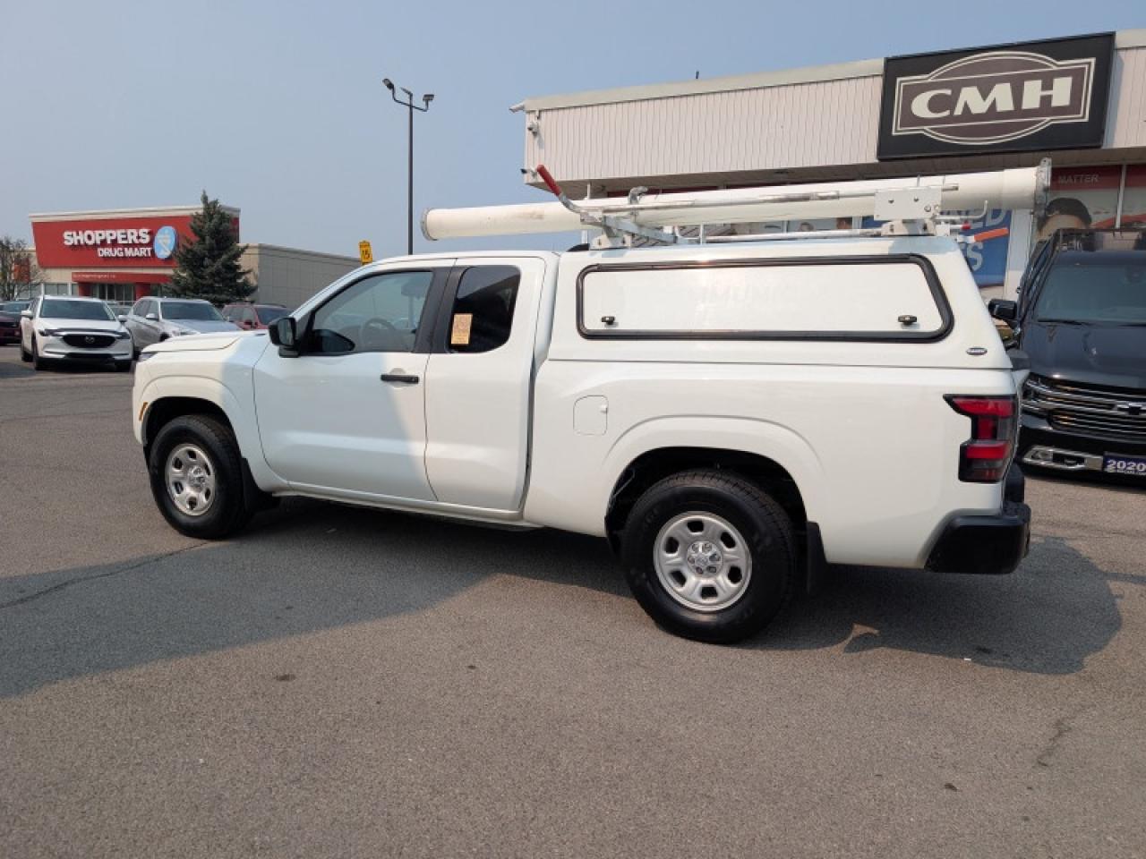 2022 Nissan Frontier S  **GREAT SAFETY FEATURES** Photo2