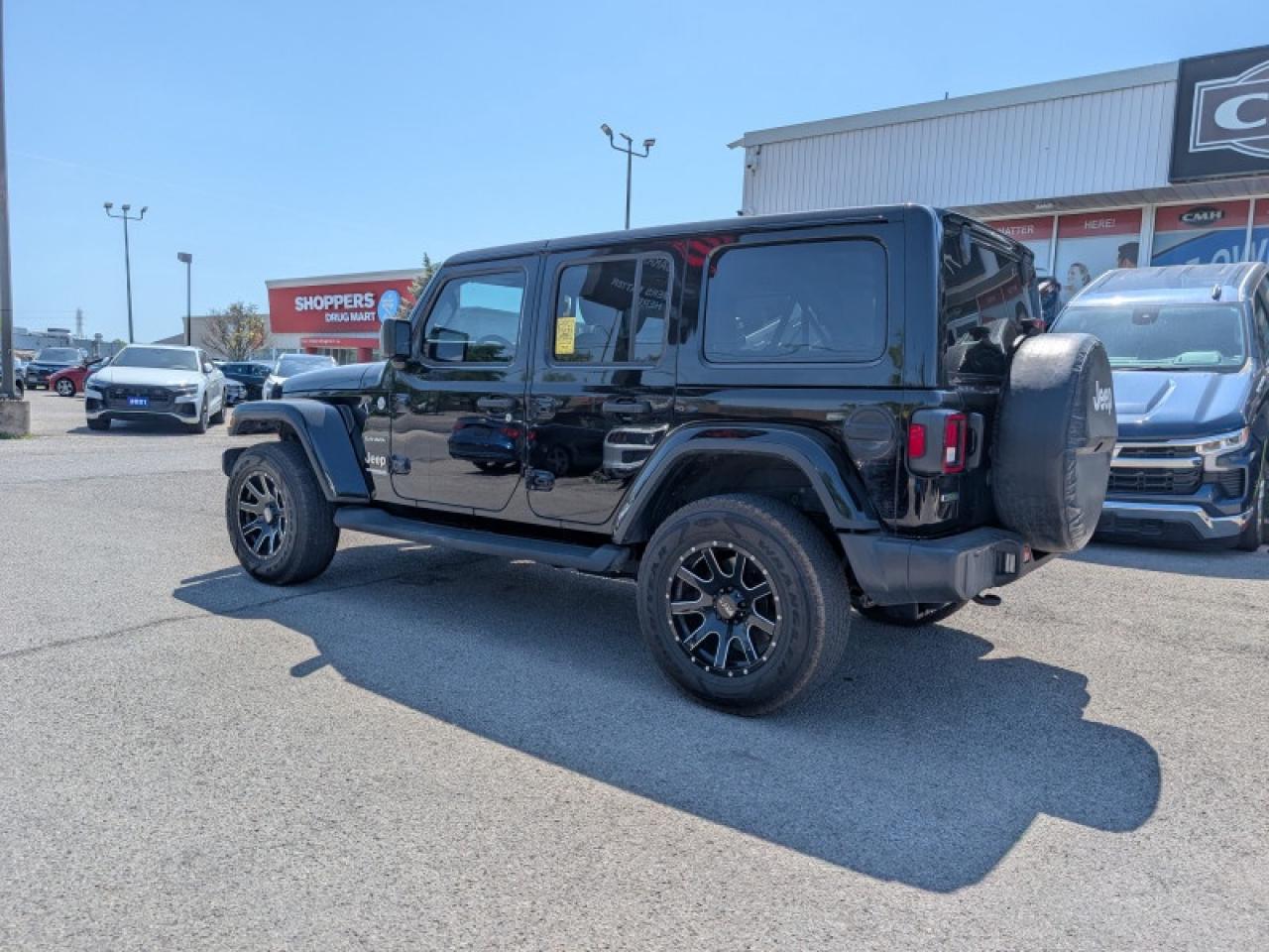 2021 Jeep Wrangler Sahara Unlimited  **LOW KMS - DIESEL** Photo2
