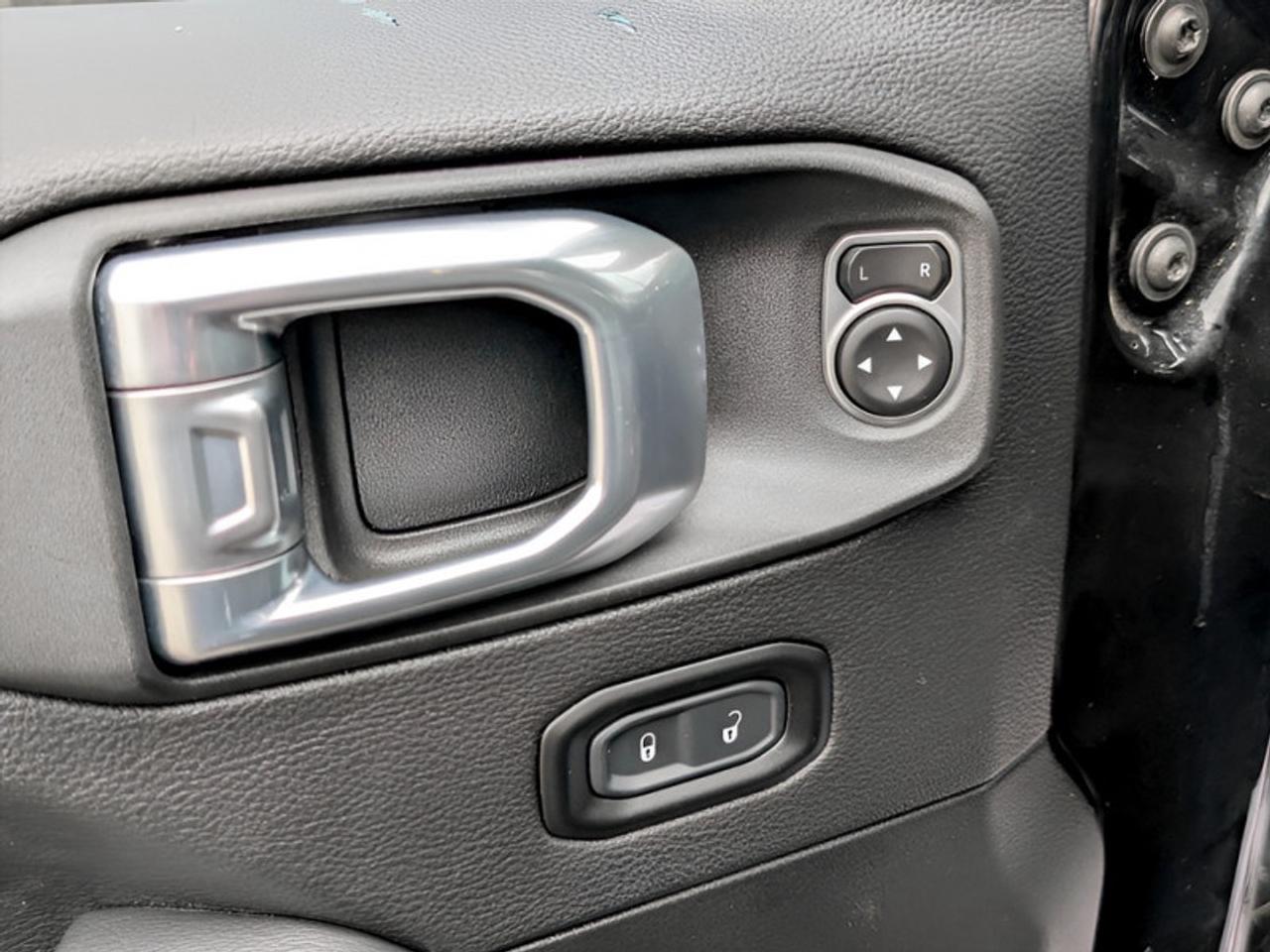 2021 Jeep Wrangler Sahara Unlimited  **LOW KMS - DIESEL** Photo