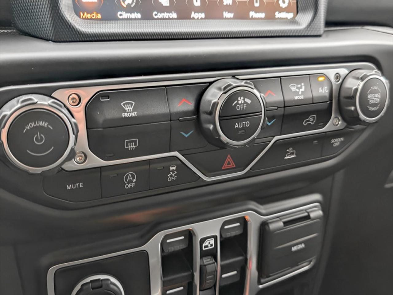 2021 Jeep Wrangler Sahara Unlimited  **LOW KMS - DIESEL** Photo