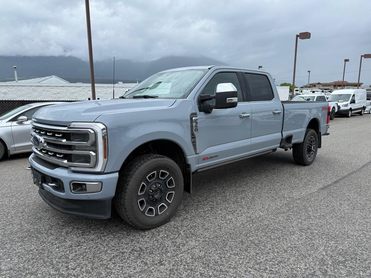 Used 2024 Ford F-350 Super Duty SRW PLATINUM for sale in Salmon Arm, BC