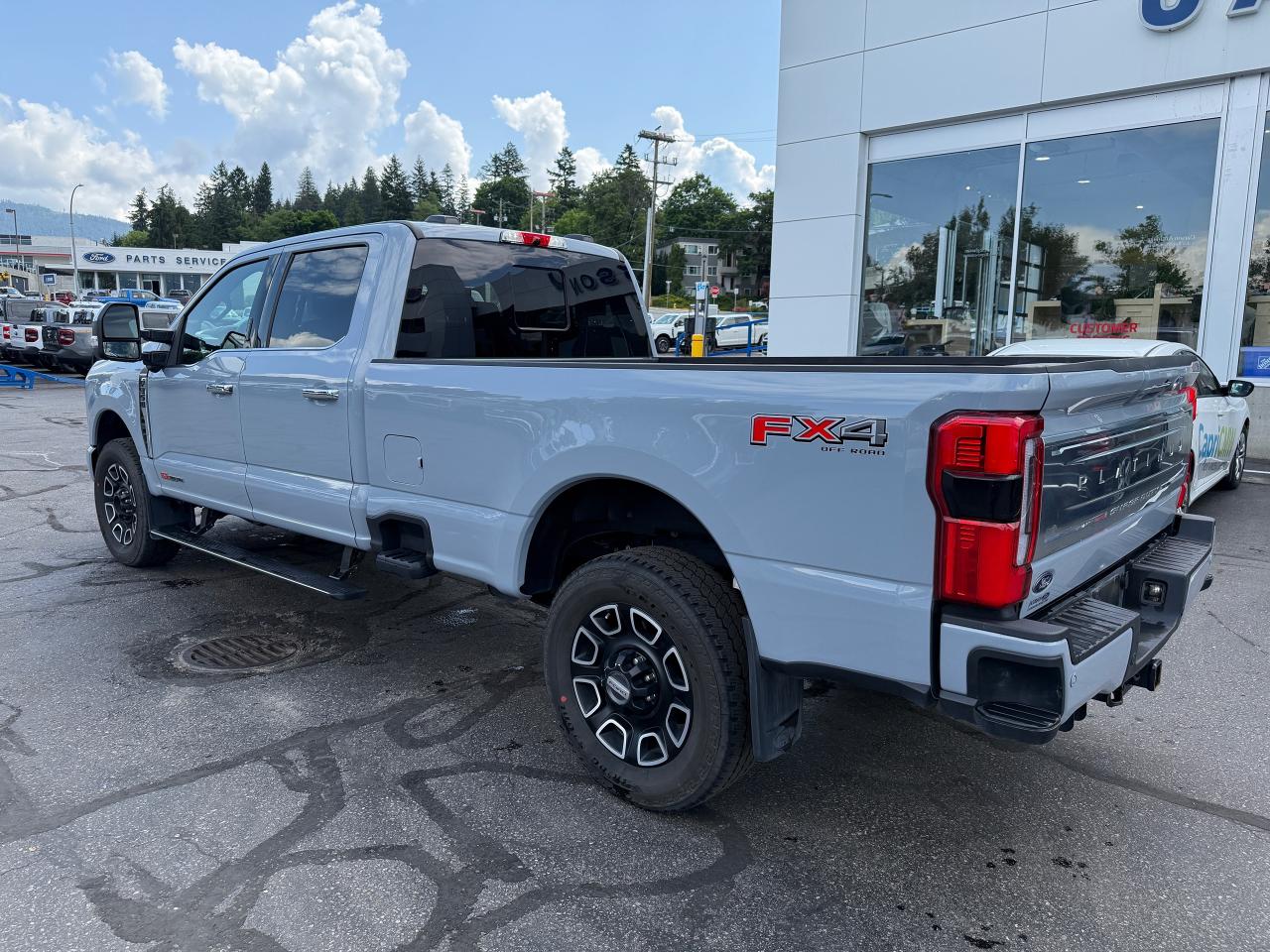 2024 Ford F-350 Super Duty SRW PLATINUM Photo2