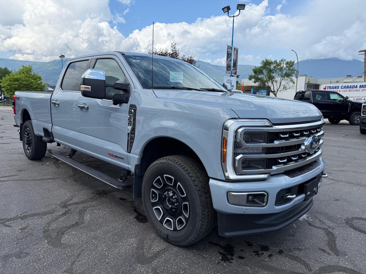 2024 Ford F-350 Super Duty SRW PLATINUM Photo5