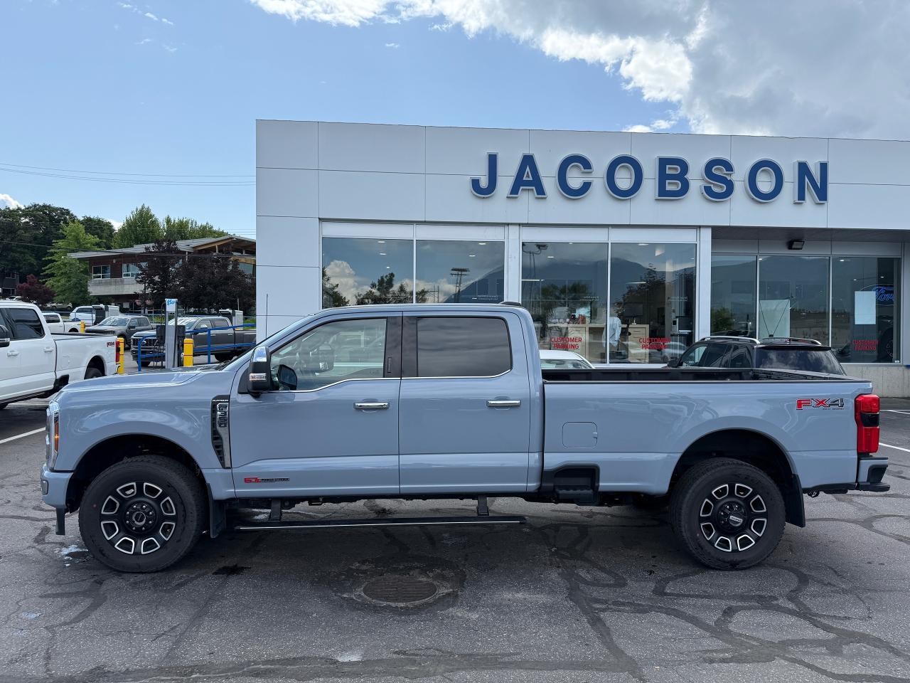 2024 Ford F-350 Super Duty SRW PLATINUM Photo1