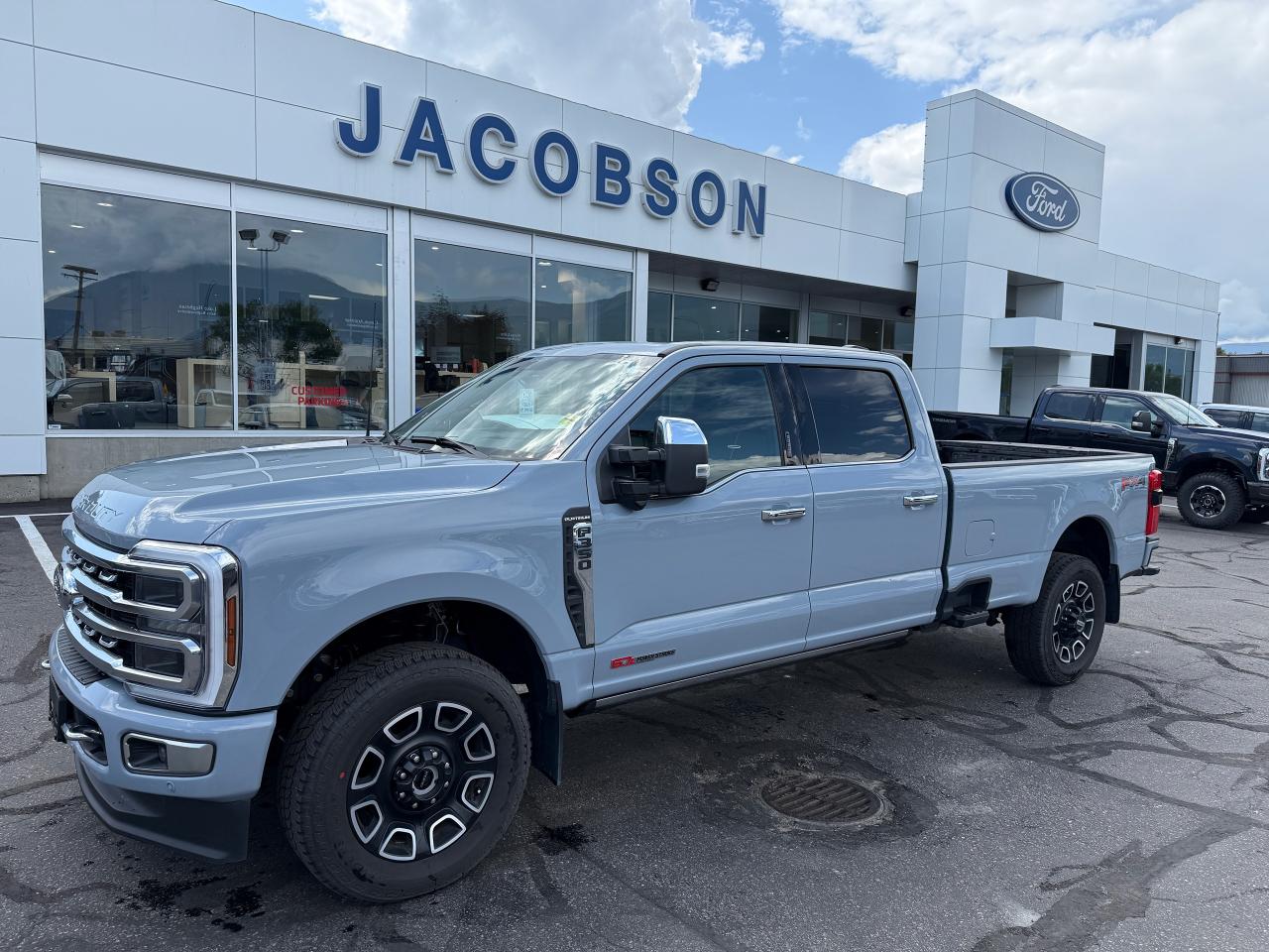 Used 2024 Ford F-350 Super Duty SRW PLATINUM for sale in Salmon Arm, BC